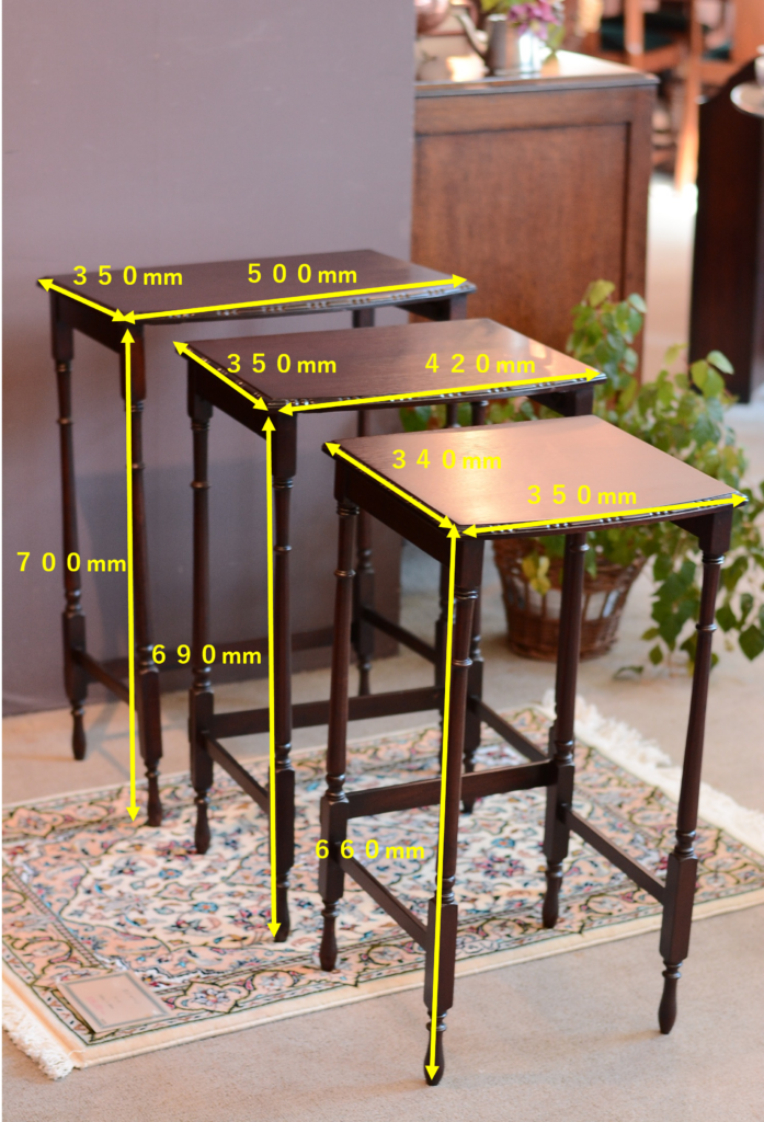 【安い定番】英国　イギリス　アンティーク　ネストテーブル　ボウルクロウフット　三段テーブル サイドテーブル・ナイトテーブル・ローテーブル